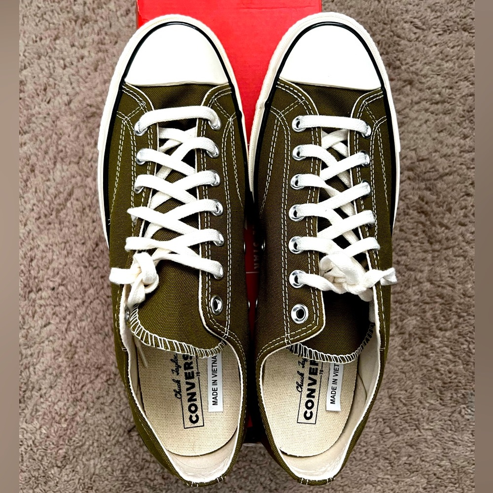 Converse Chuck Taylor Men’s 10.5/Women’s 12.5